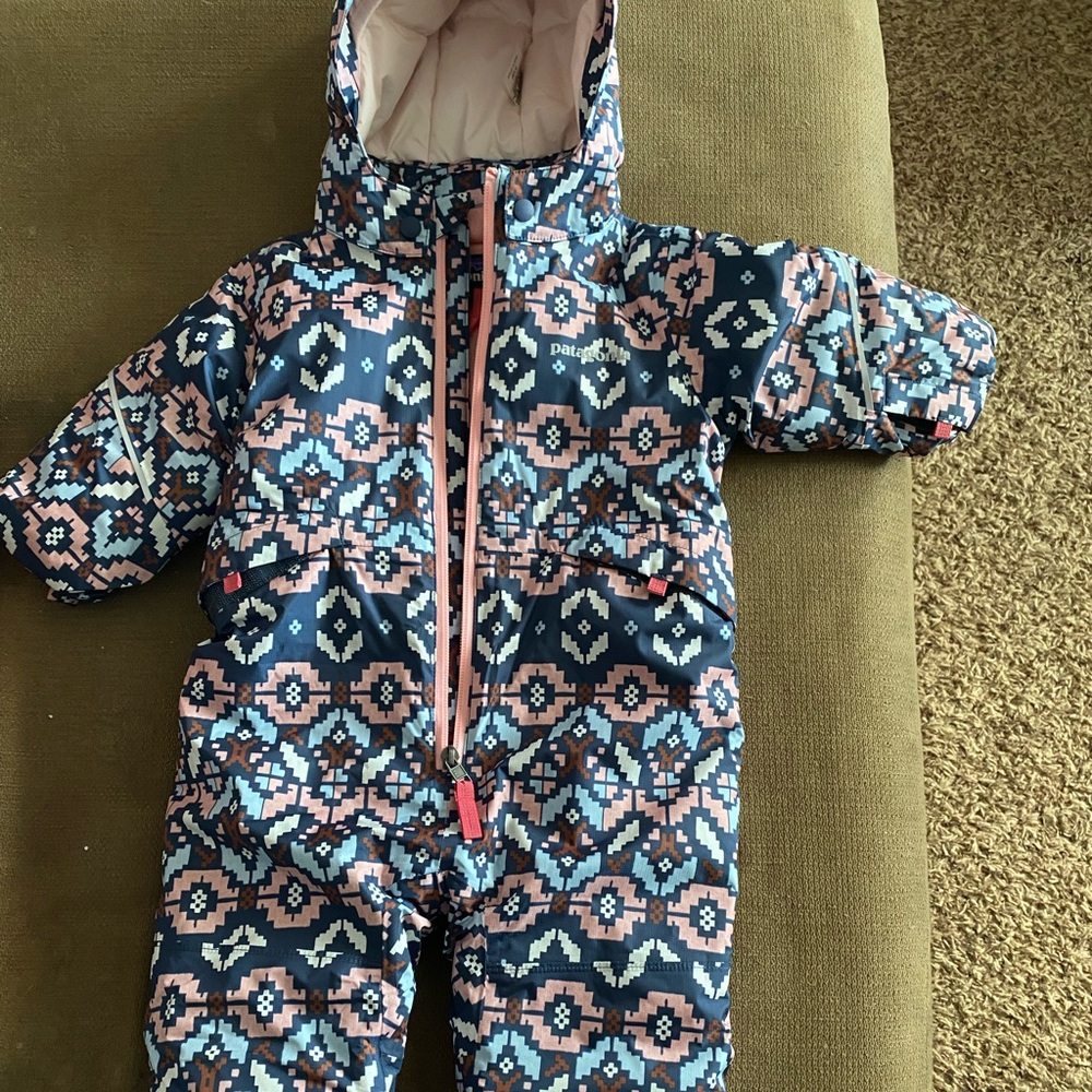 Patagonia 6-12 month baby snow pile one-piece. Condition- gently used.